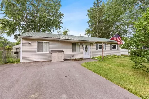7903 Rinaldo Blvd W, Bridgeport, NY 13030