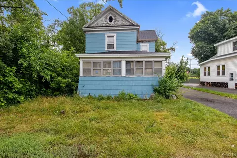104 W Roswell Ave, Onondaga, NY 13120