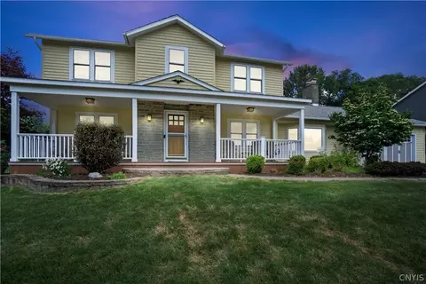 8195 Dycus Cir, Manlius, NY 13104