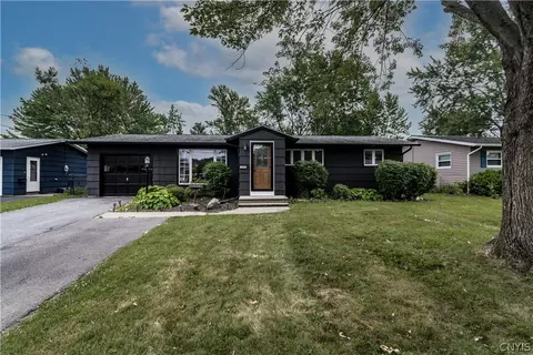 124 Washburn Dr, East Syracuse, NY 13057 photo 2