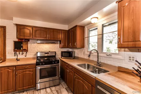 124 Washburn Dr, East Syracuse, NY 13057 photo 9