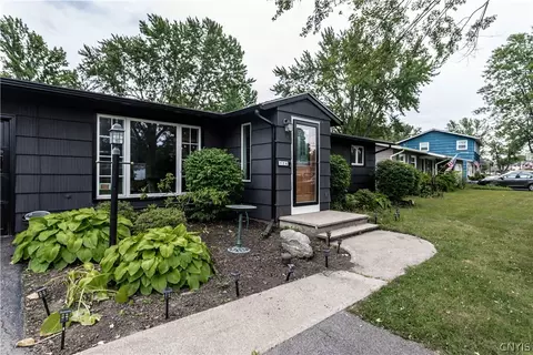 124 Washburn Dr, East Syracuse, NY 13057