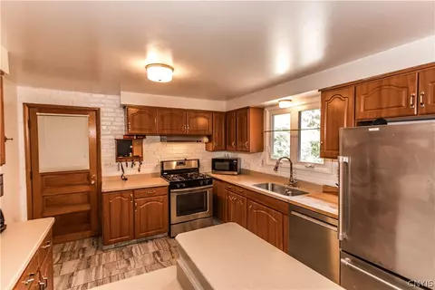 124 Washburn Dr, East Syracuse, NY 13057 photo 8