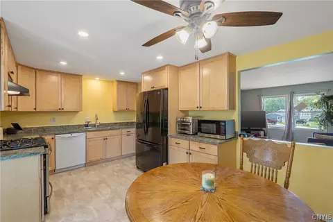 7773 Patchmark Ln, Cicero, NY 13039 photo 9