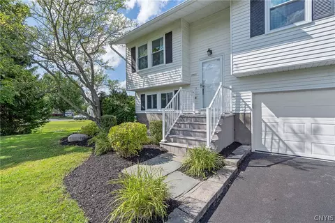 7773 Patchmark Ln, Cicero, NY 13039 photo 3
