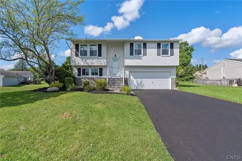 7773 Patchmark Ln, Cicero, NY 13039