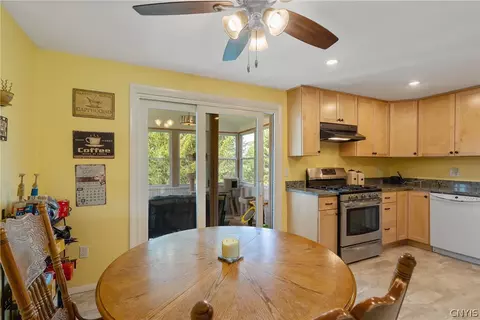 7773 Patchmark Ln, Cicero, NY 13039 photo 15