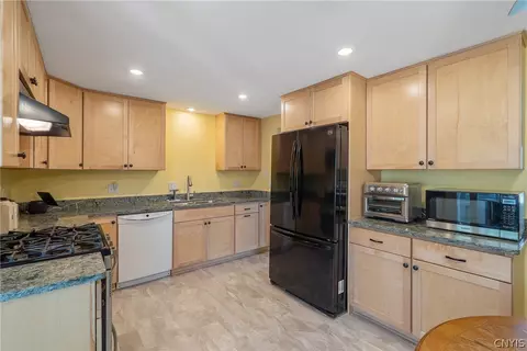 7773 Patchmark Ln, Cicero, NY 13039 photo 10