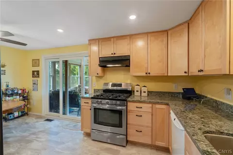 7773 Patchmark Ln, Cicero, NY 13039 photo 8