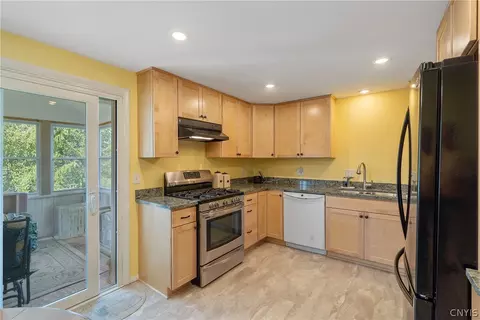 7773 Patchmark Ln, Cicero, NY 13039 photo 11
