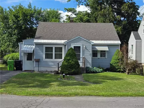 104 Hoover Dr, Onondaga, NY 13205