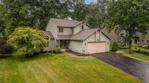 6809 Jayhawk Cir, Lysander, NY 13027