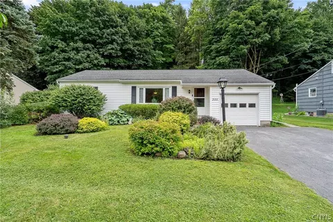 305 Blackmore Rd, Camillus, NY 13031