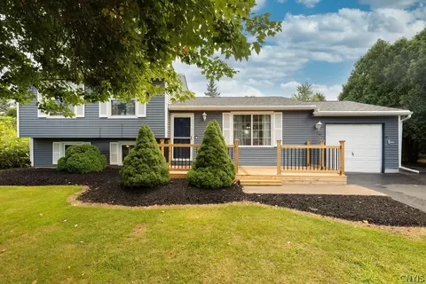 8480 Bayridge Rd, Cicero, NY 13039