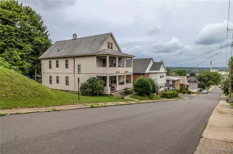 302 Abell Ave, Geddes, NY 13209