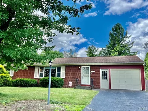 121 Robbins Ln, Syracuse, NY 13214