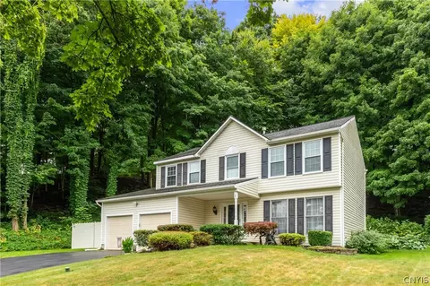 2 Chaucer Cir, Lysander, NY 13027