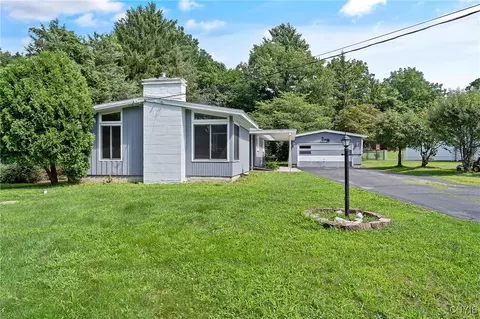 111 Windcrest Dr, Camillus, NY 13031