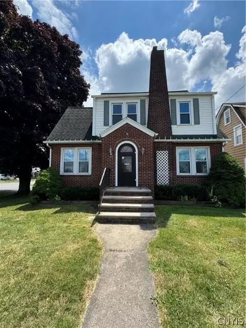 2926 Court St, Salina, NY 13208