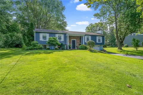 52 Highmore Dr, Oswego, NY 13126