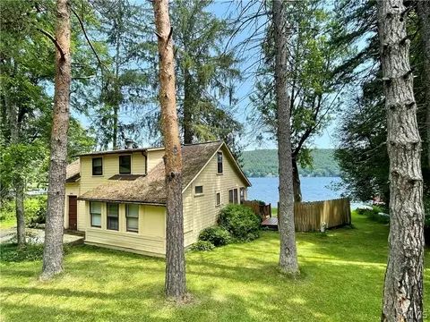 523 Spruce Ln, Deruyter, NY 13052