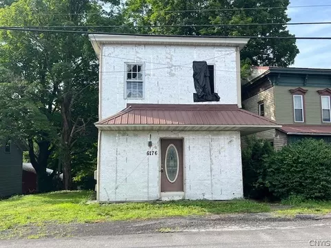 6176 Valley Mills St, Stockbridge, NY 13409