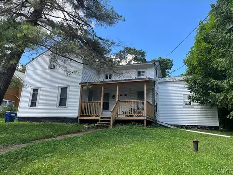 28 Elm St, Tully, NY 13159