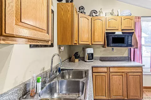 208 E Steele St, Herkimer, NY 13350 photo 8