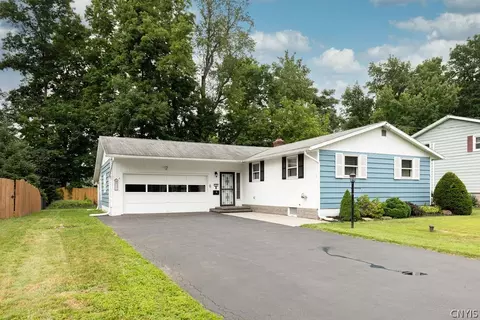 121 Riverdale Rd, Clay, NY 13090