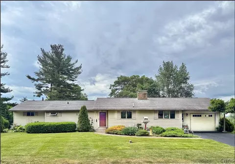 103 Iroquois Ln, Salina, NY 13088