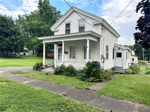 32 Catherine St, Oswego, NY 13126