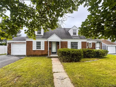 1219 Greenview Dr, Utica, NY 13501