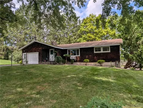 7225 Mercer Cir, East Syracuse, NY 13057