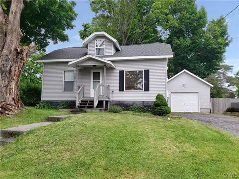 5476 E Washington St, Brewerton, NY 13029