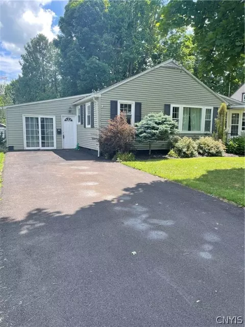 113 Hoover Dr, Onondaga, NY 13205