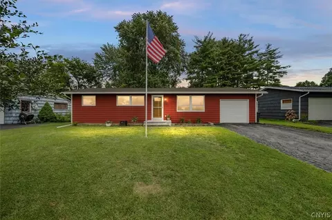 1104 Kinne St, East Syracuse, NY 13057