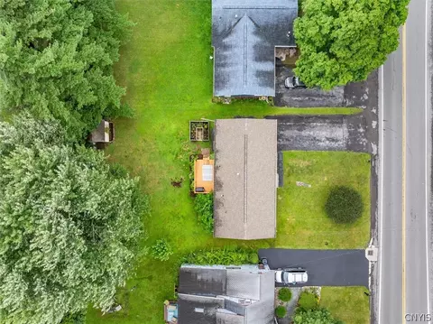 1104 Kinne St, East Syracuse, NY 13057 photo 4
