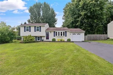 3719 Snowdrop Rd, Baldwinsville, NY 13027