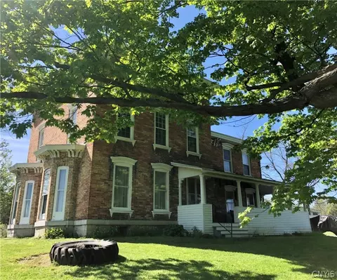 9744 Oakland Rd, Brutus, NY 13166