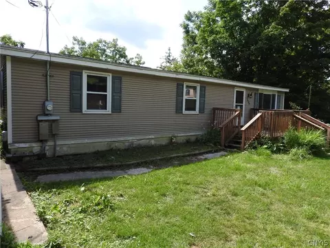 2700 Apulia Rd, Lafayette, NY 13084