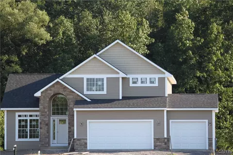 8043 Forest Ridge Ln, Lysander, NY 13027