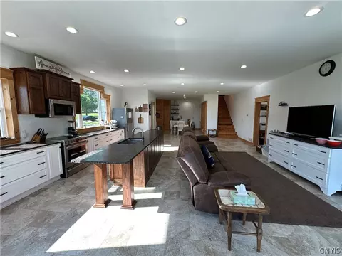 8758 Beckwith Rd, Annsville, NY 13471 photo 10