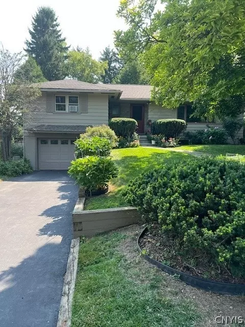 105 Hatherly Rd, Syracuse, NY 13224