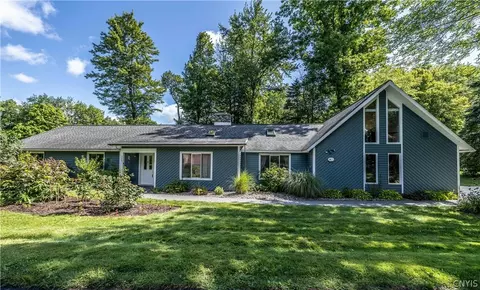 3261 Far Reach Dr, Lysander, NY 13027