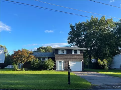 4810 Black Oak Dr, Clay, NY 13088