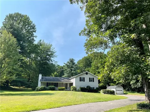 31 Hickory Grove Rd, Granby, NY 13069