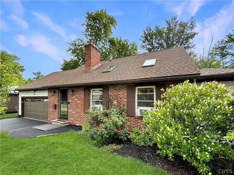316 Dausman St, East Syracuse, NY 13057 photo 4