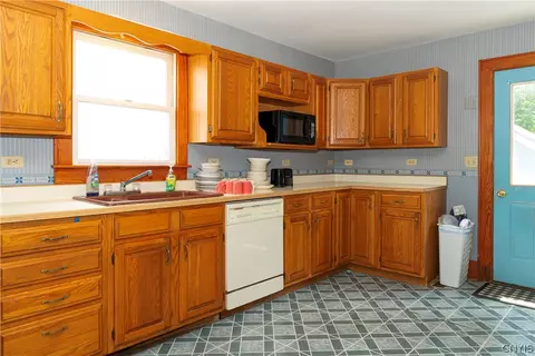 369 Stone St, Oneida, NY 13421 photo 10