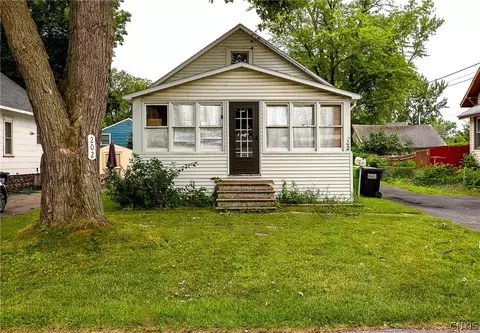 202 Edgemere Rd, Salina, NY 13208