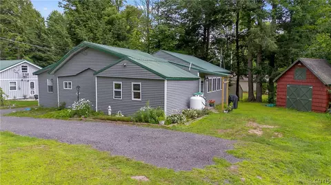 16 Rachel St, Bernhards Bay, NY 13028